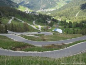 2011-06-19_046a_Julier_Maloja mit Brauchli Motos.jpg